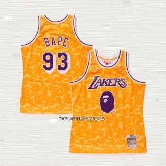 NO 93 Camiseta Los Angeles Lakers Mitchell & Ness Bape Amarillo